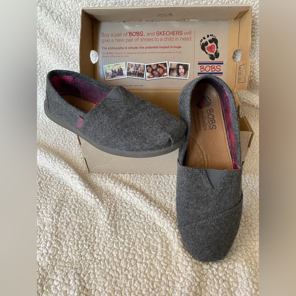 Women's Bobs by Skechers 39571 Around the World Flats  size 8